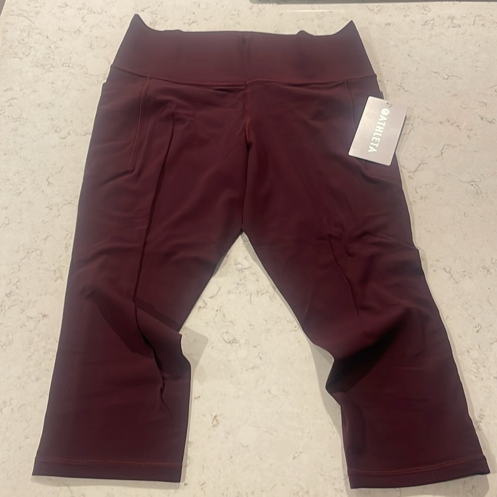 NWT ATHLETA Salutation Stash Capri